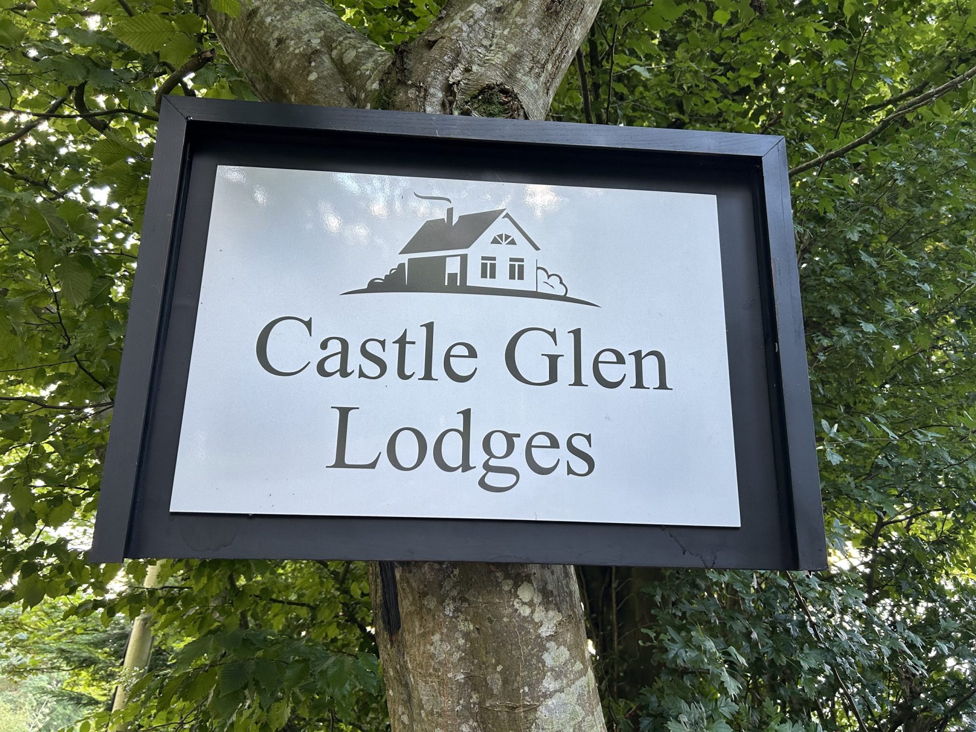 Castle Glen Lodge - sign